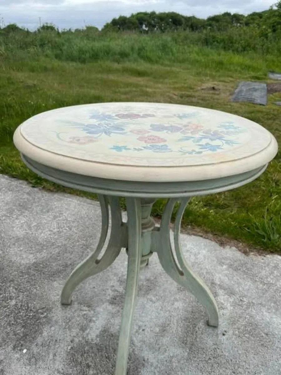 table - Image 1