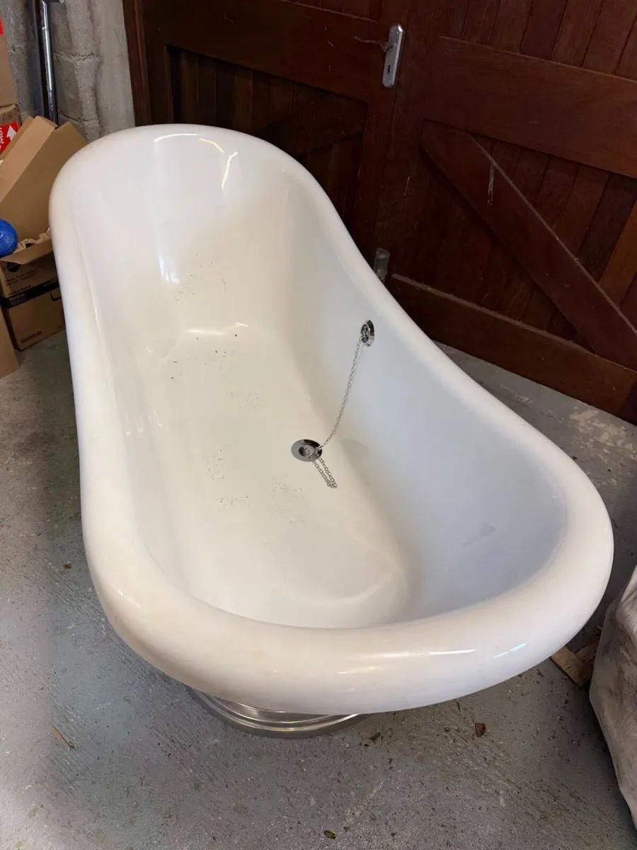 Freestanding Luxury Bateau Bath Tub and Filler Tap - Image 3