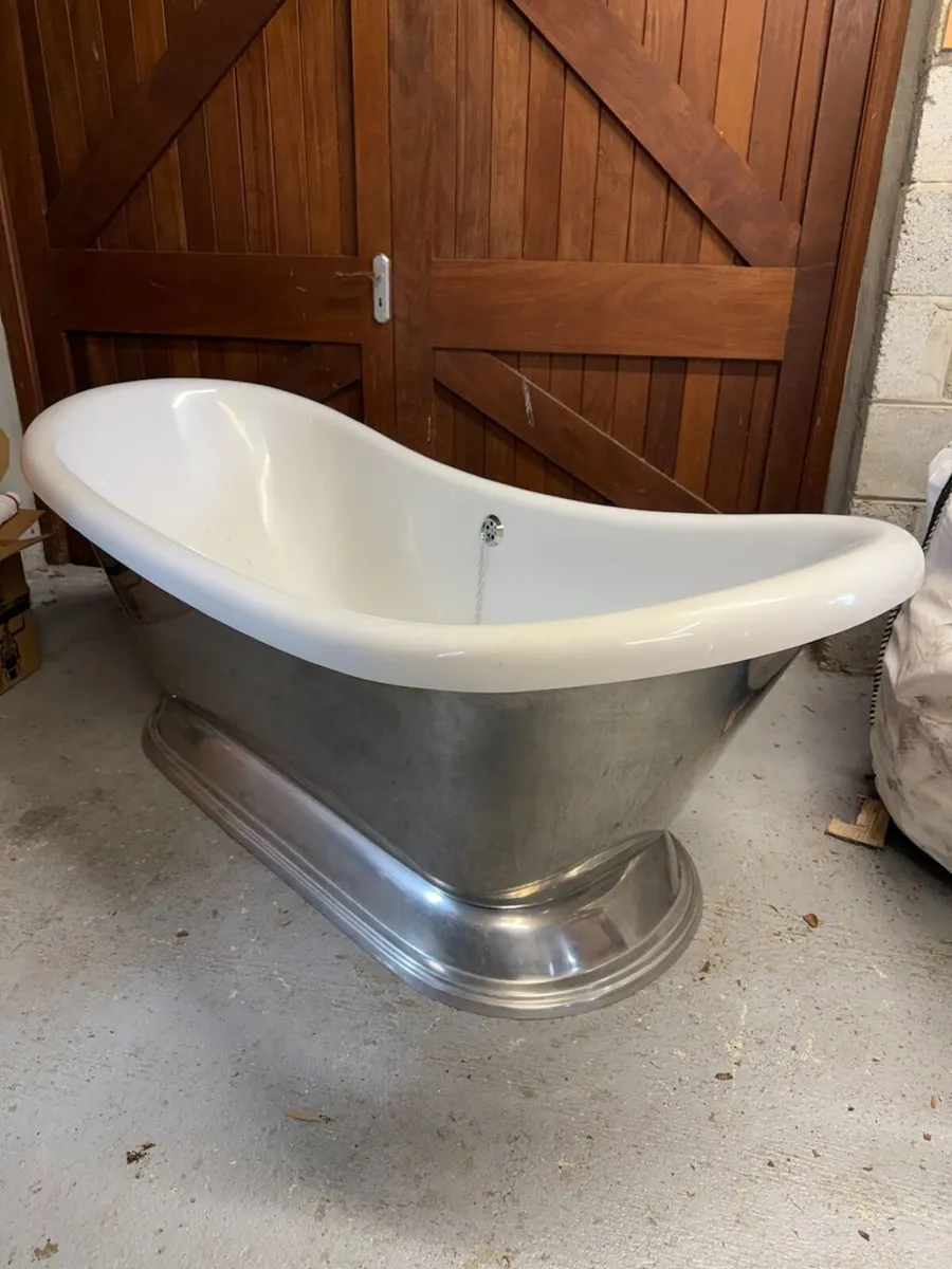 Freestanding Luxury Bateau Bath Tub and Filler Tap - Image 2