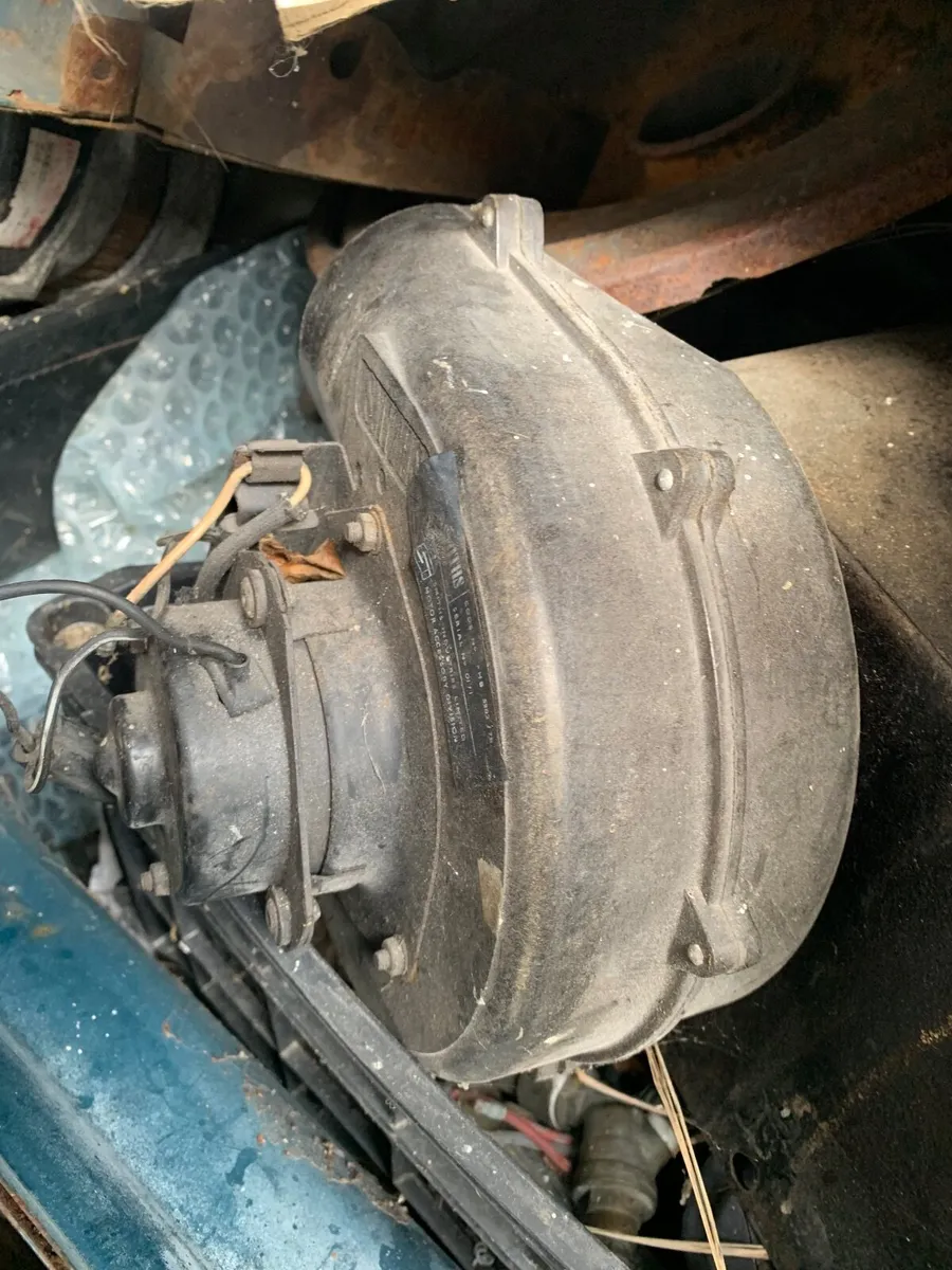 Rover V8 / Buick 300 engine / P5b car  parts - Image 3