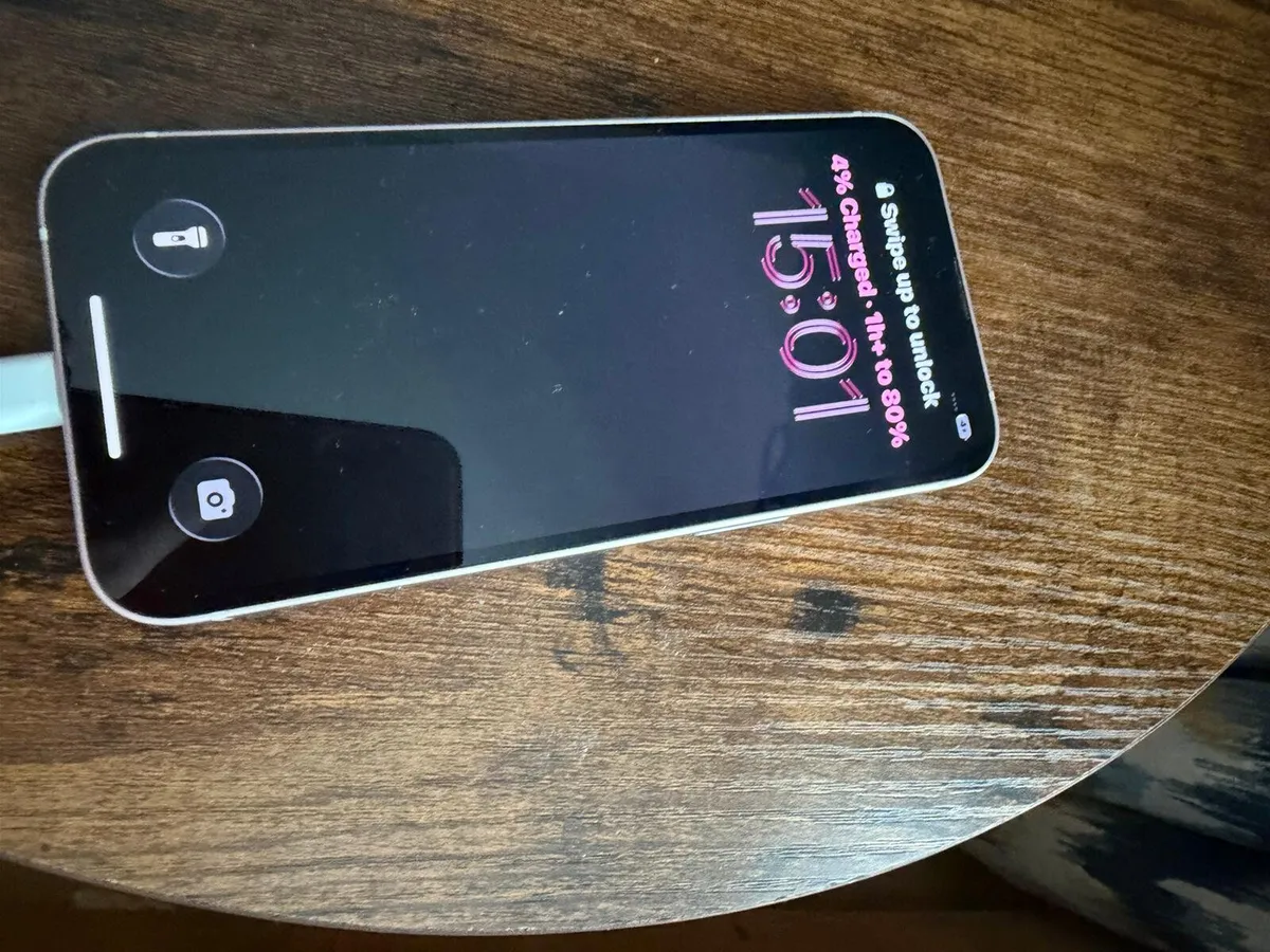 I phone 13 - Image 4
