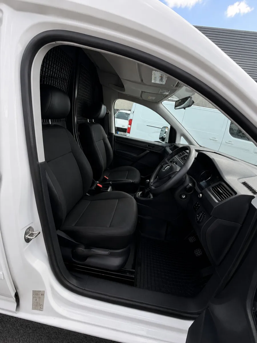 2019 Volkswagen Caddy Only 57,000km - Image 3