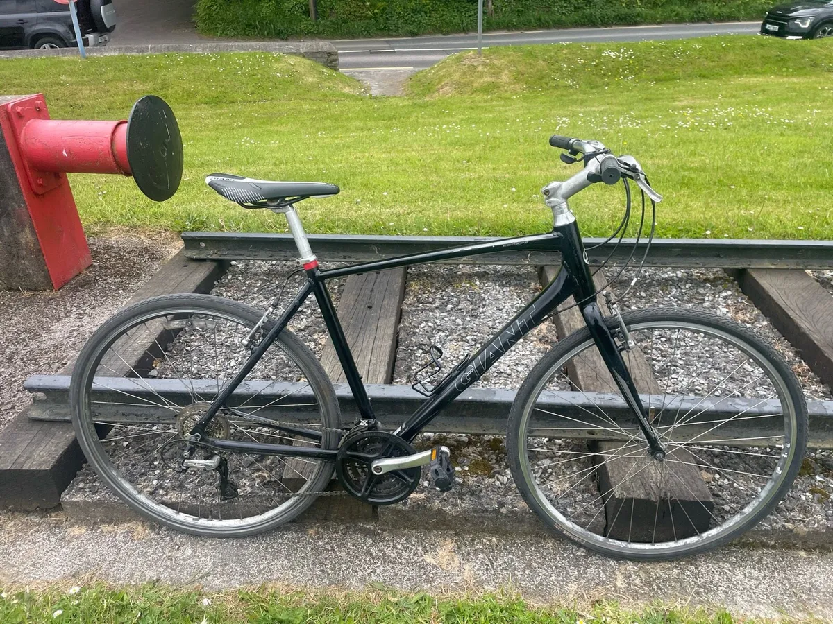 Giant Escape - Large hybrid 700x35c - Image 1