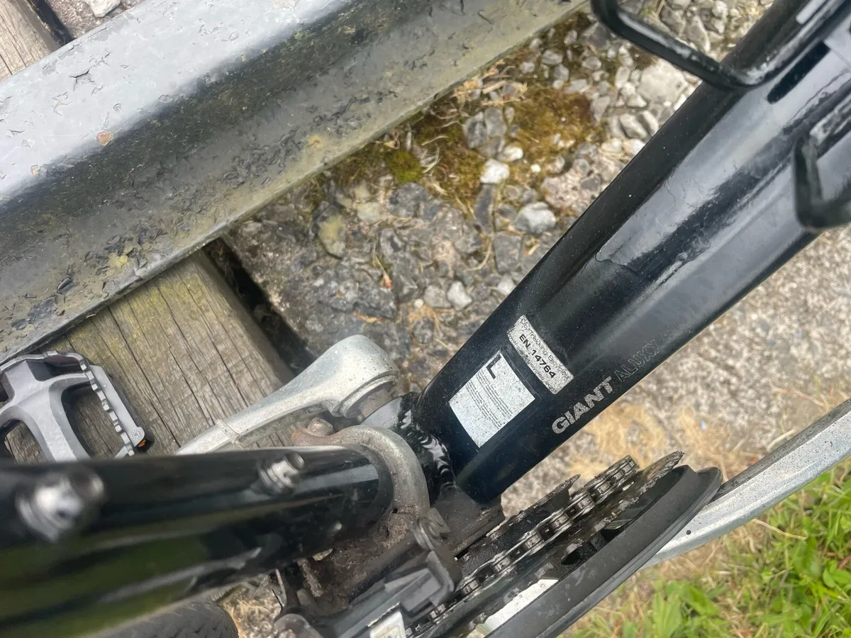 Giant Escape - Large hybrid 700x35c - Image 3