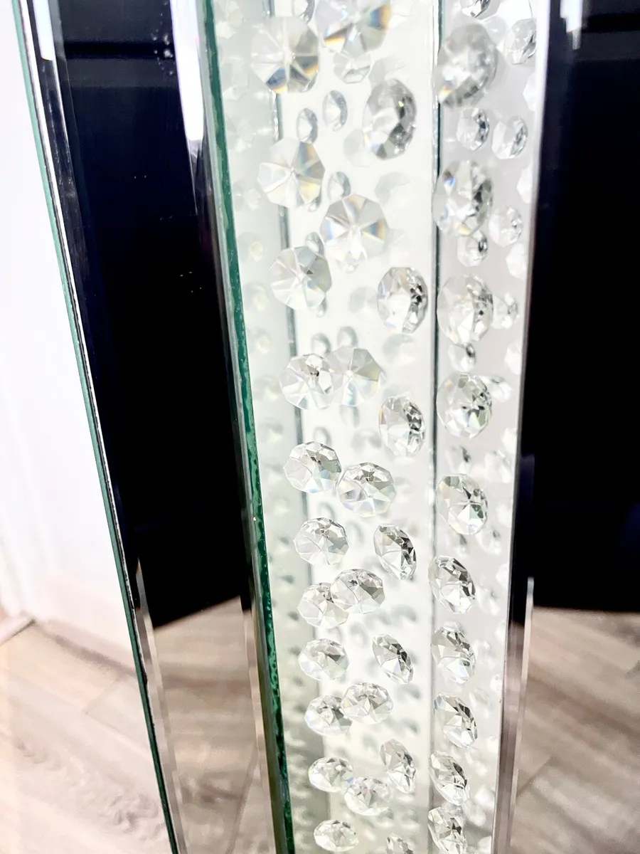 Mirrored pedestal stand - Image 3