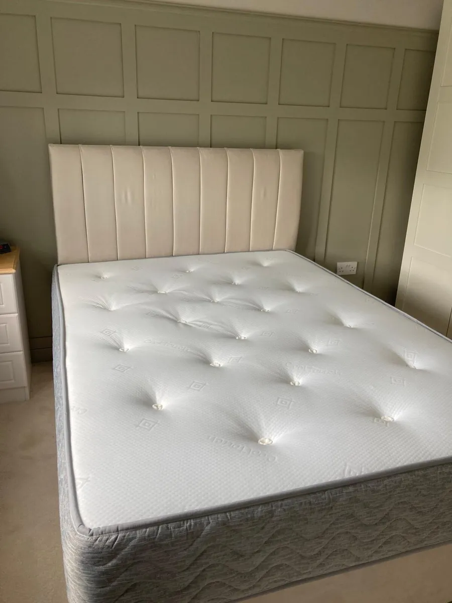 Bed and mattress - Image 3
