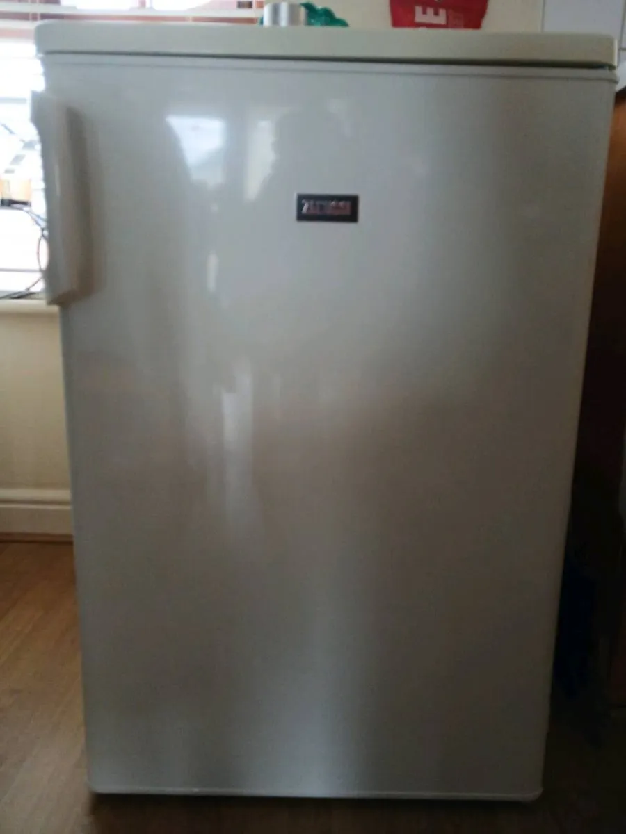 Small Zanussi fridge freezer - Image 1