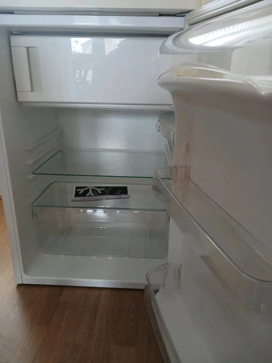 Small Zanussi fridge freezer - Image 2