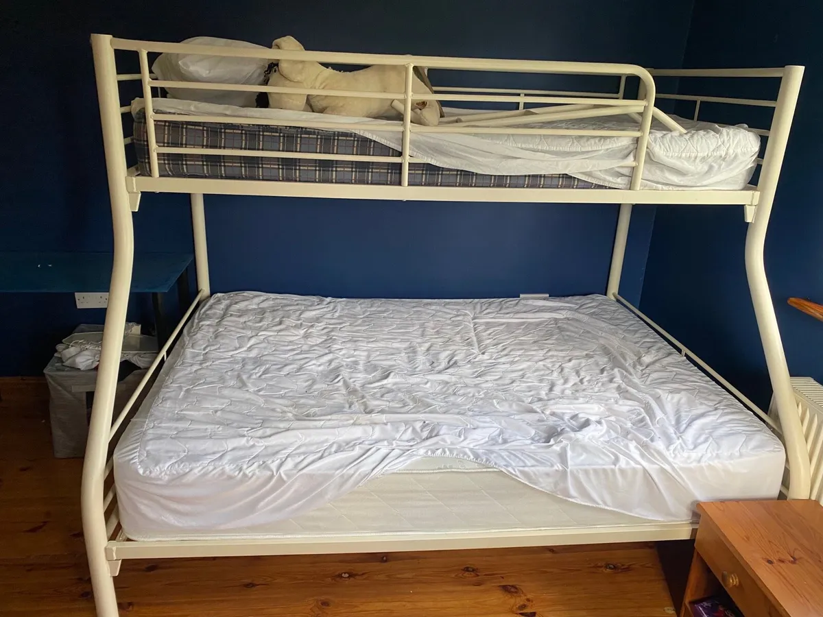 Bunk bed - Image 1
