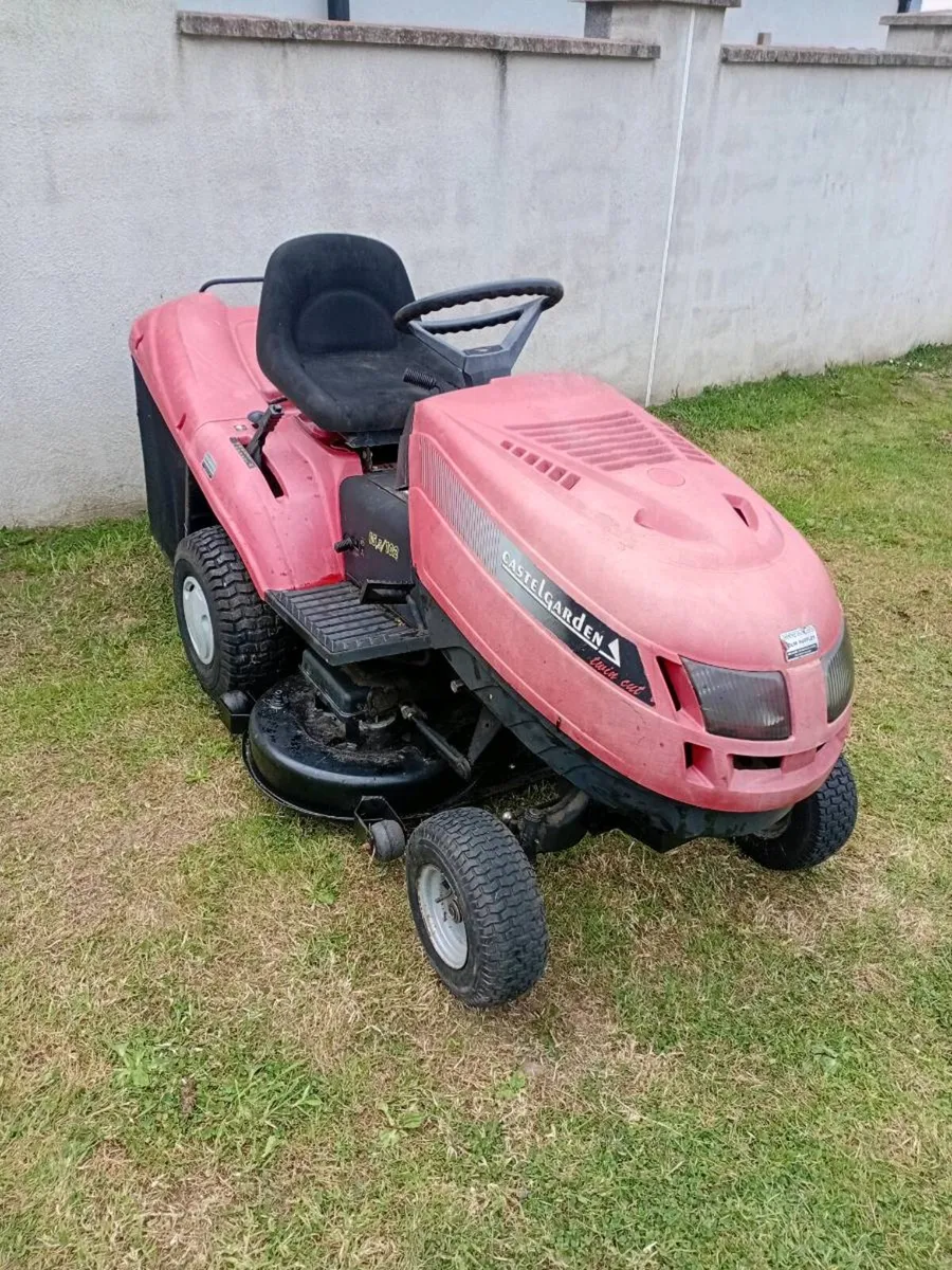 Ride on lawnmower - Image 1