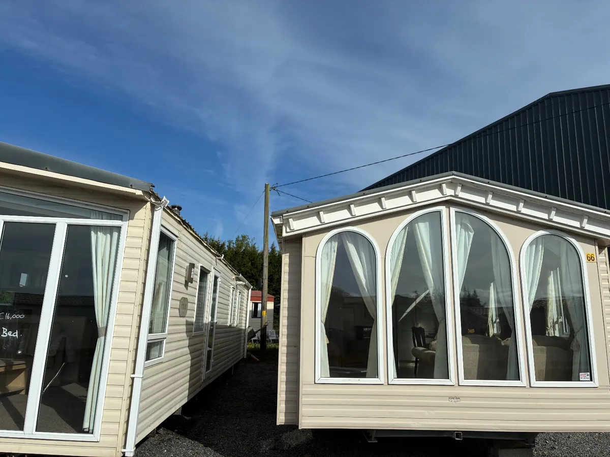 THIS VOGUE IS ABSOLUTELY SPOTLESS . 40X12.6 X2BED - Image 2