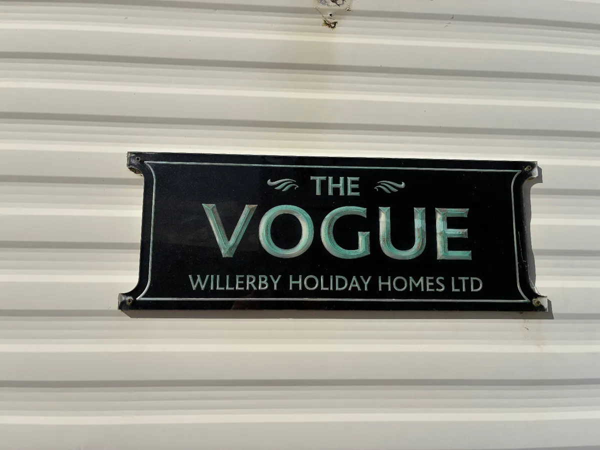 THIS VOGUE IS ABSOLUTELY SPOTLESS . 40X12.6 X2BED - Image 3