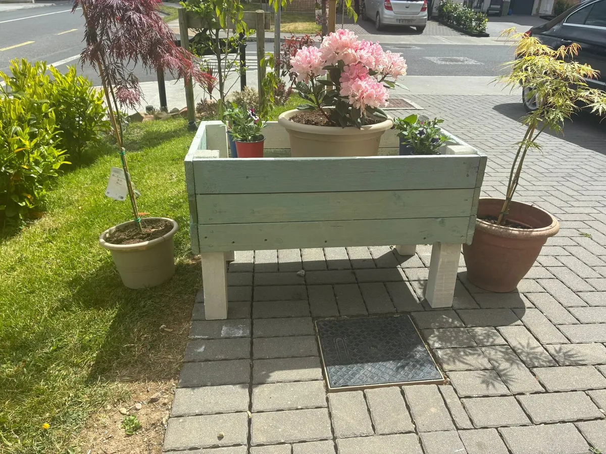 Rustic raised planter - Image 2