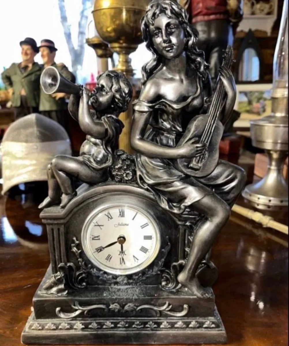 Vintage Juliana Clock - Image 1