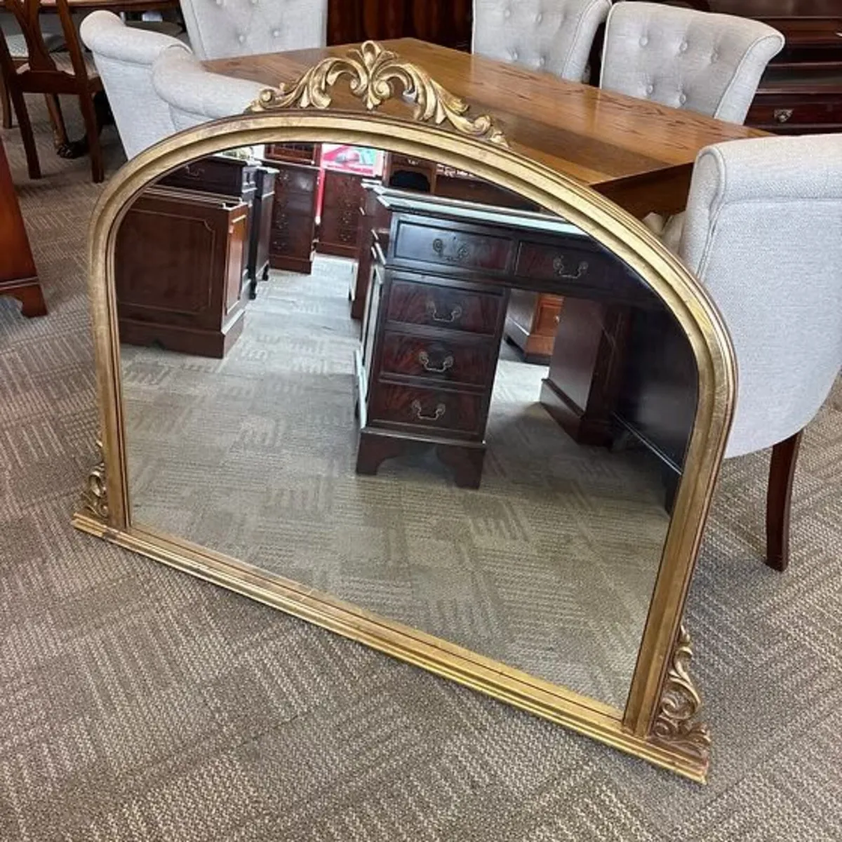 Beautiful arch top ornate topping gilt wall mirror