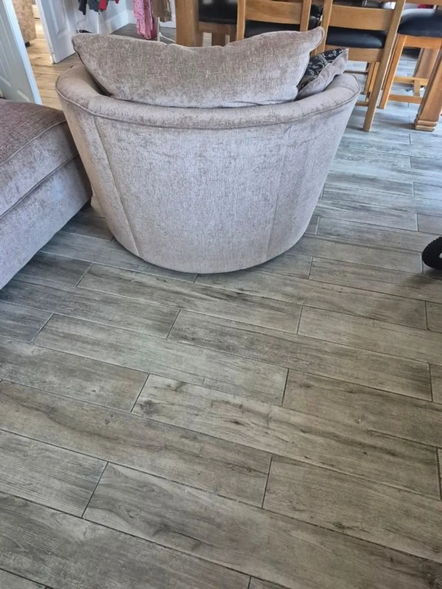 Large swivel armchair - Image 3