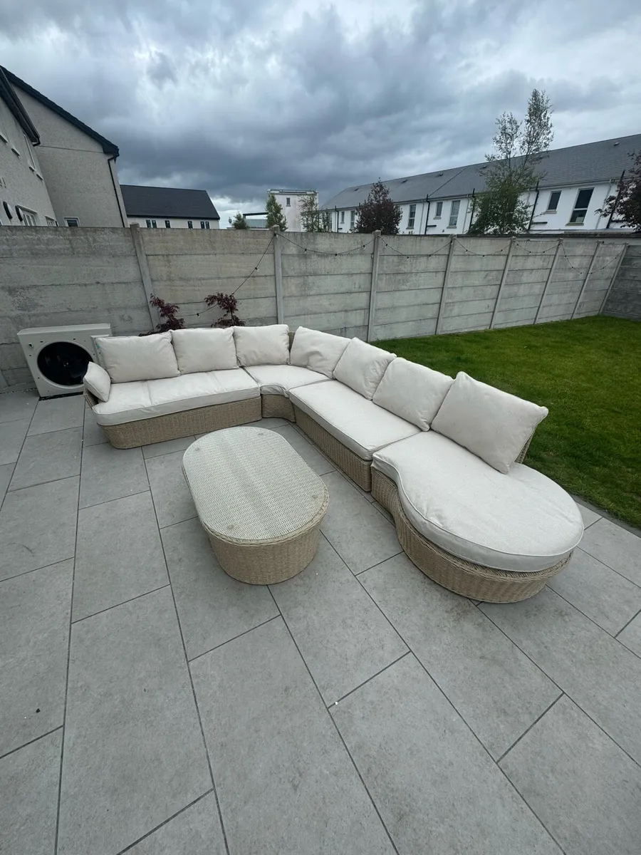 Outdoor furniture set - Image 3