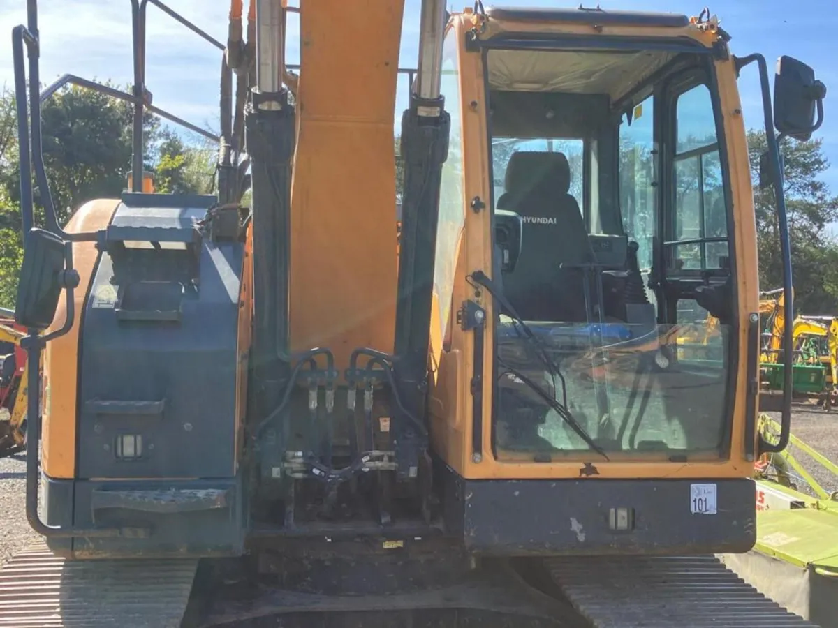 HYUNDAI HX145 LCR DIGGER (2018) - Image 3