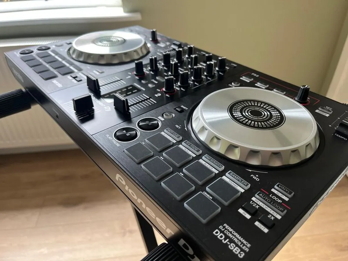 Pioneer DDJ-SB3 DJ Controller - Image 2