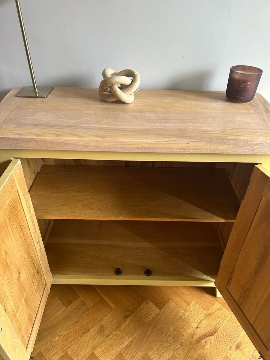 Solid oak Sideboard / cabinet - Image 2