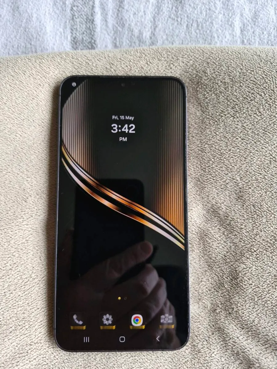 Samsung Galaxy S24 plus - Image 1