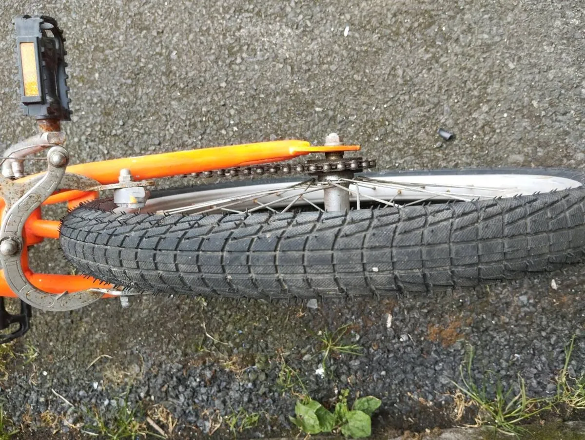 Girls 20inch bike - Image 3