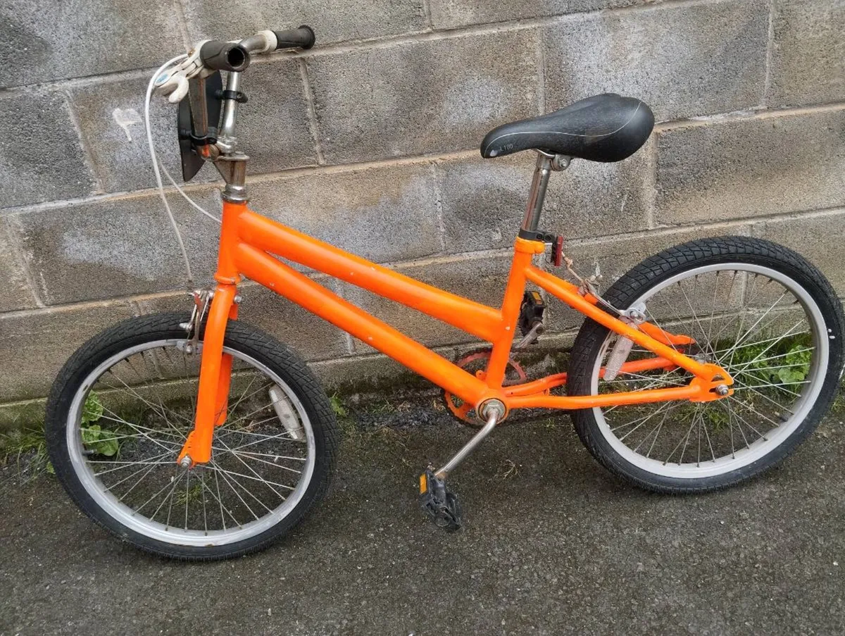 Girls 20inch bike - Image 2