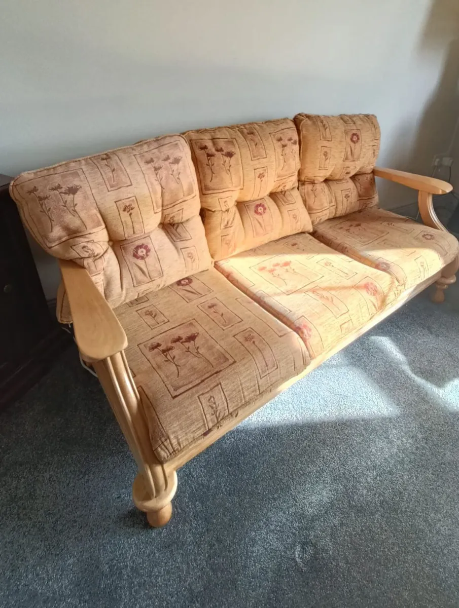 Suite of furniture - Image 1