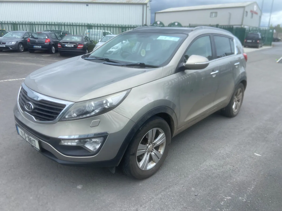 2011 Kia Sportage slight rear damage - Image 2