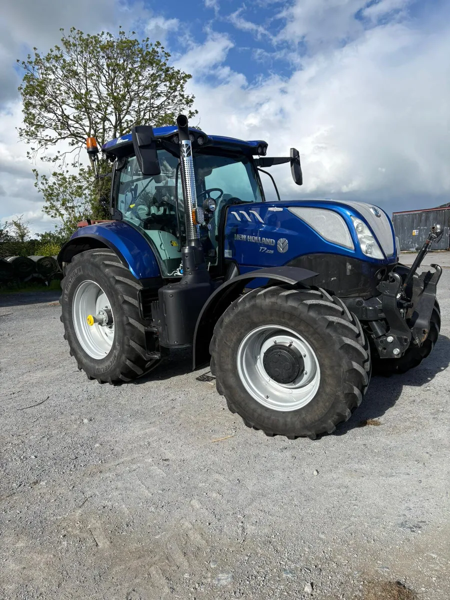 2024 New Holland T7.225 Bluepower - Image 1
