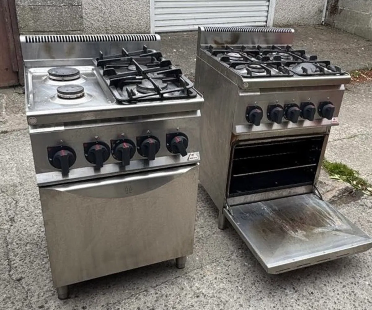 Commercial Bertos 4 ring gas stove & oven - Image 1