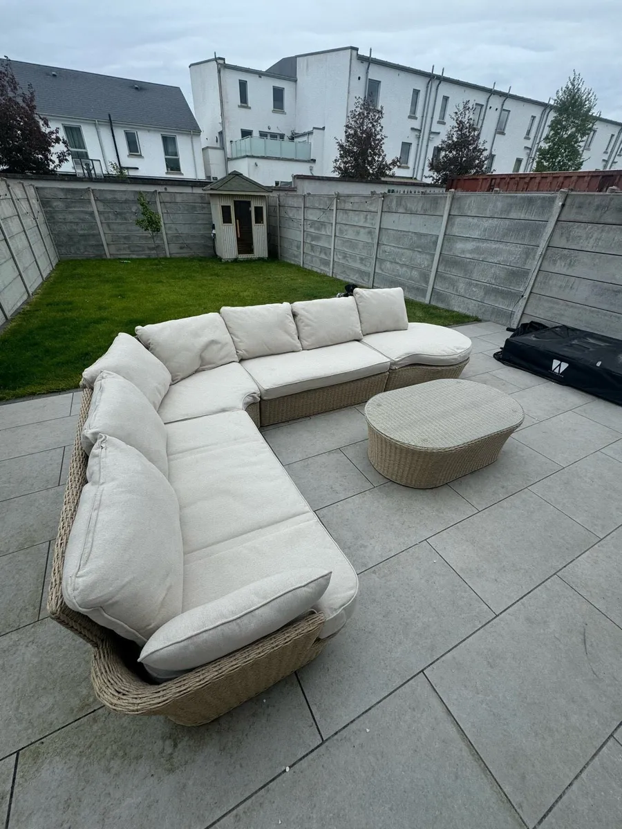 Outdoor furniture set - Image 2