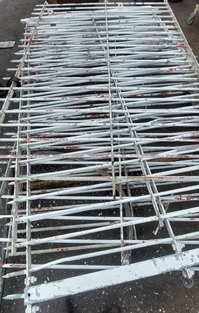 Steel railings - Image 1
