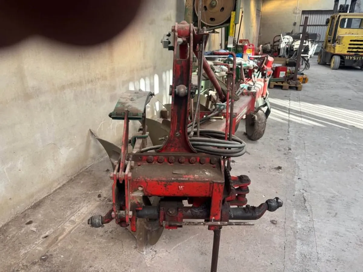 Kverneland 4 furrow spring back plough - Image 3