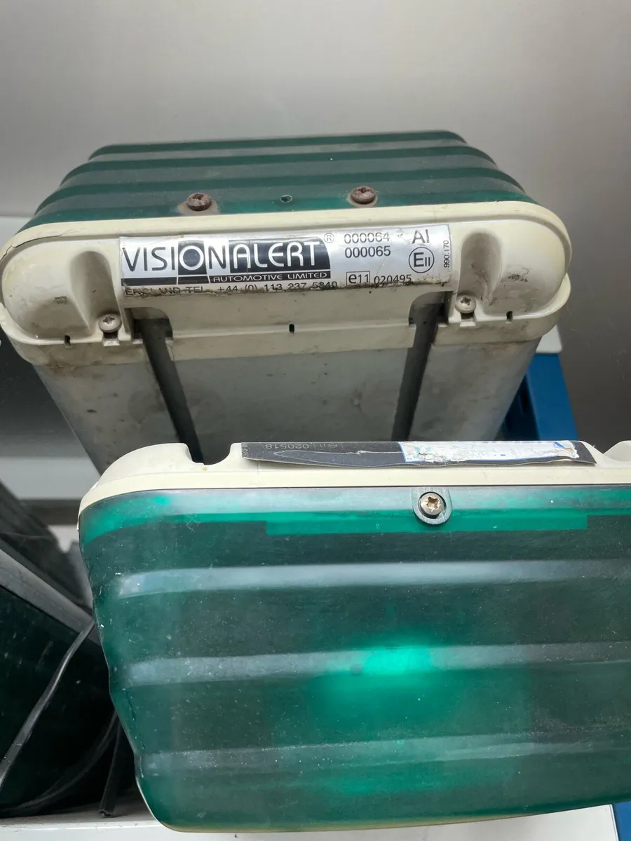 Roof top warning lights - Image 1