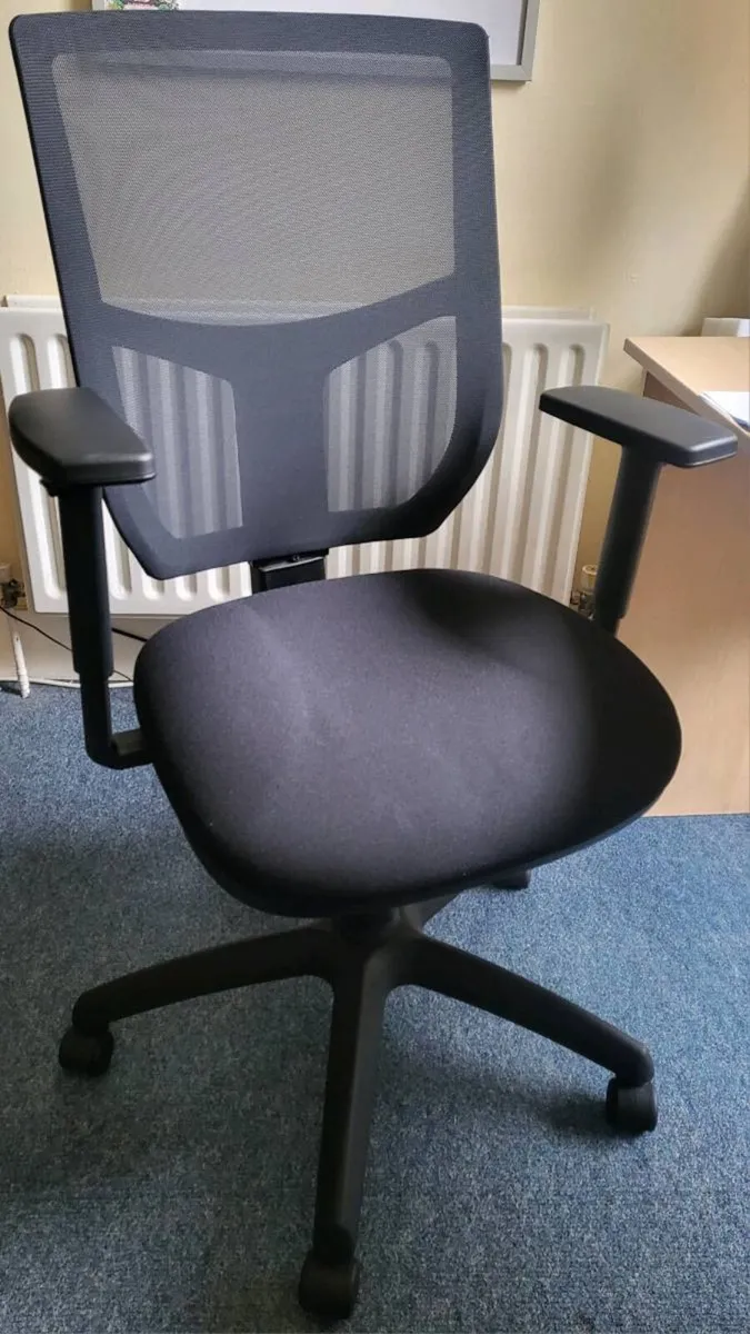 🪑 Office Chair – Like New 🪑