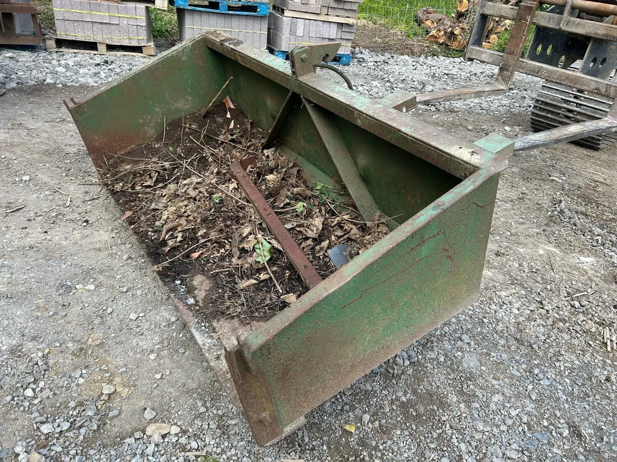 Fork lift tipping bucket/ transport box - Image 2