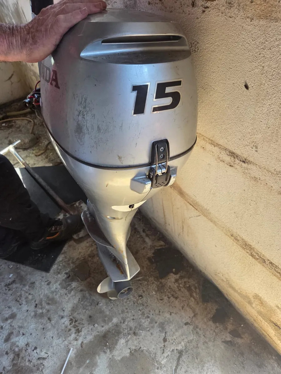 Honda 15hp outboard short shaft - Image 1