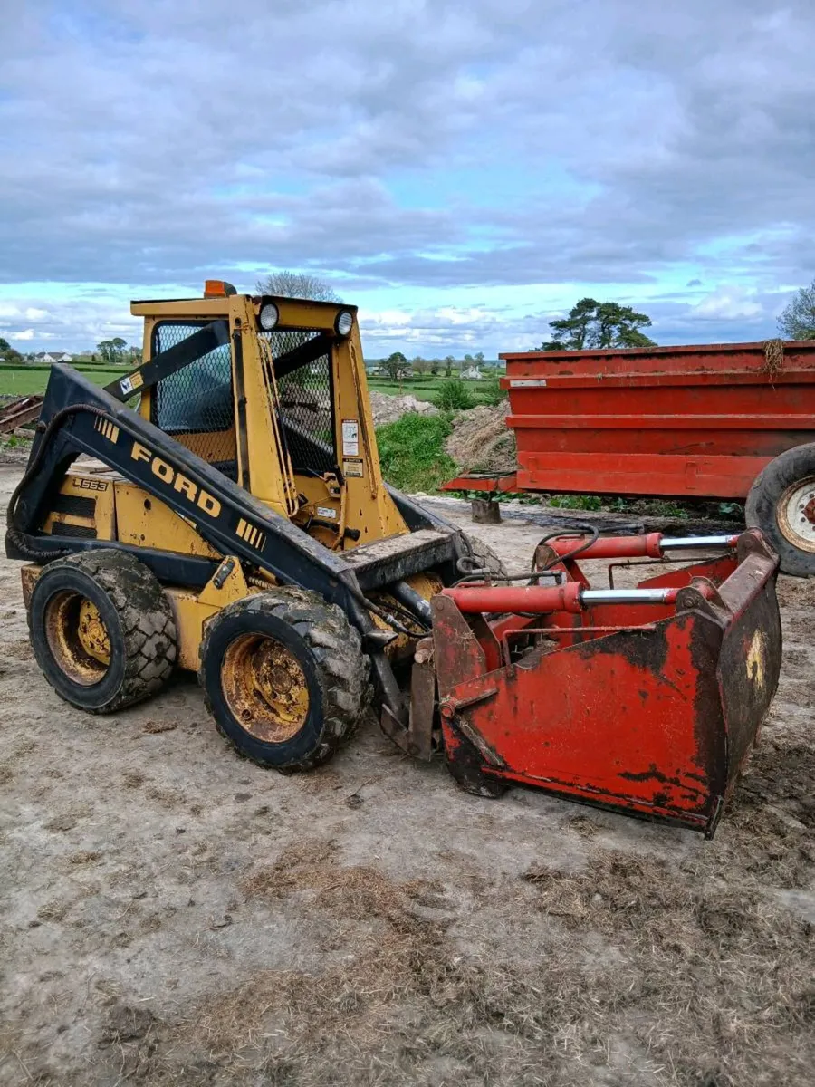 Skid steer - Image 1