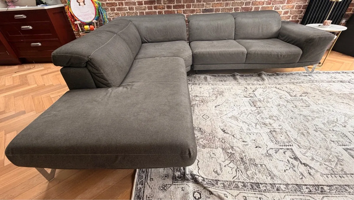 Couch - Image 2