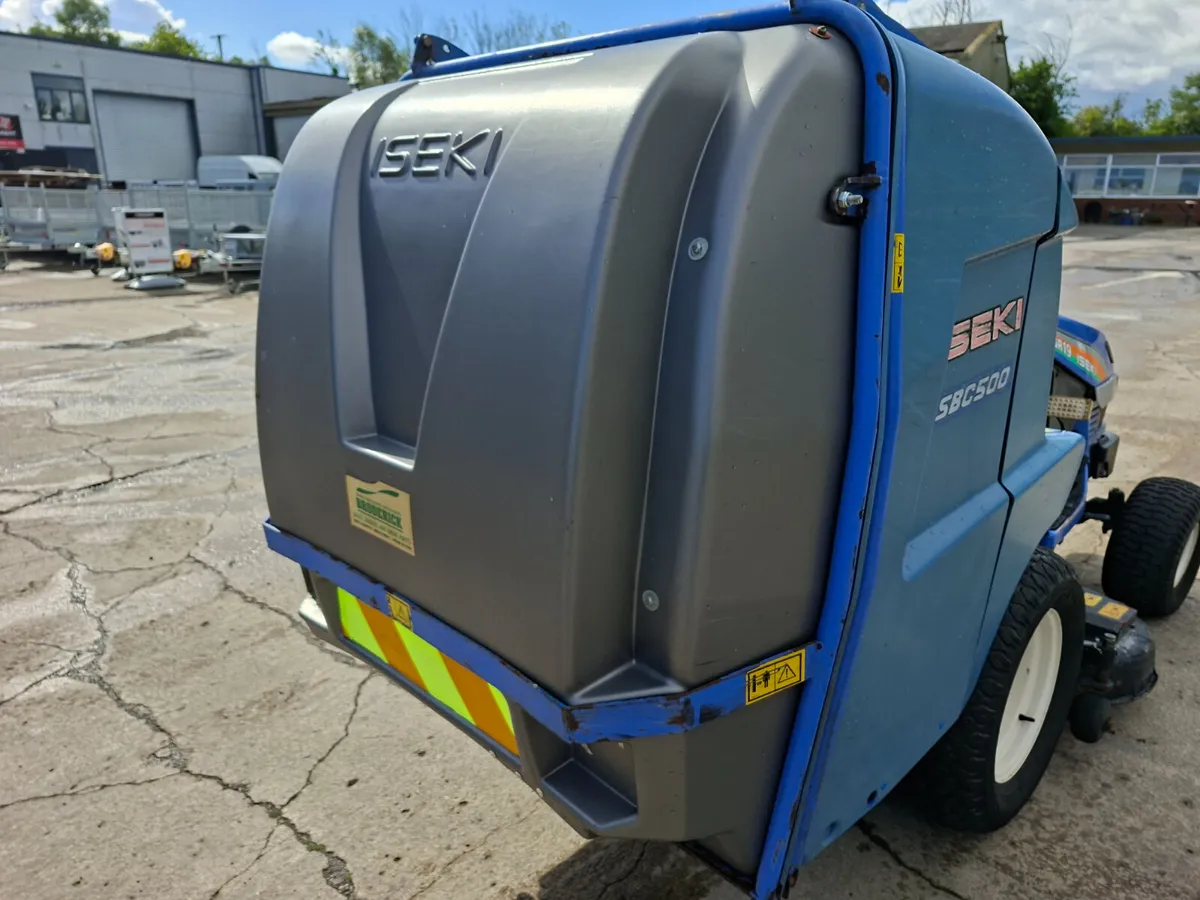 Iseki SGR 19 high dump mower - Image 4