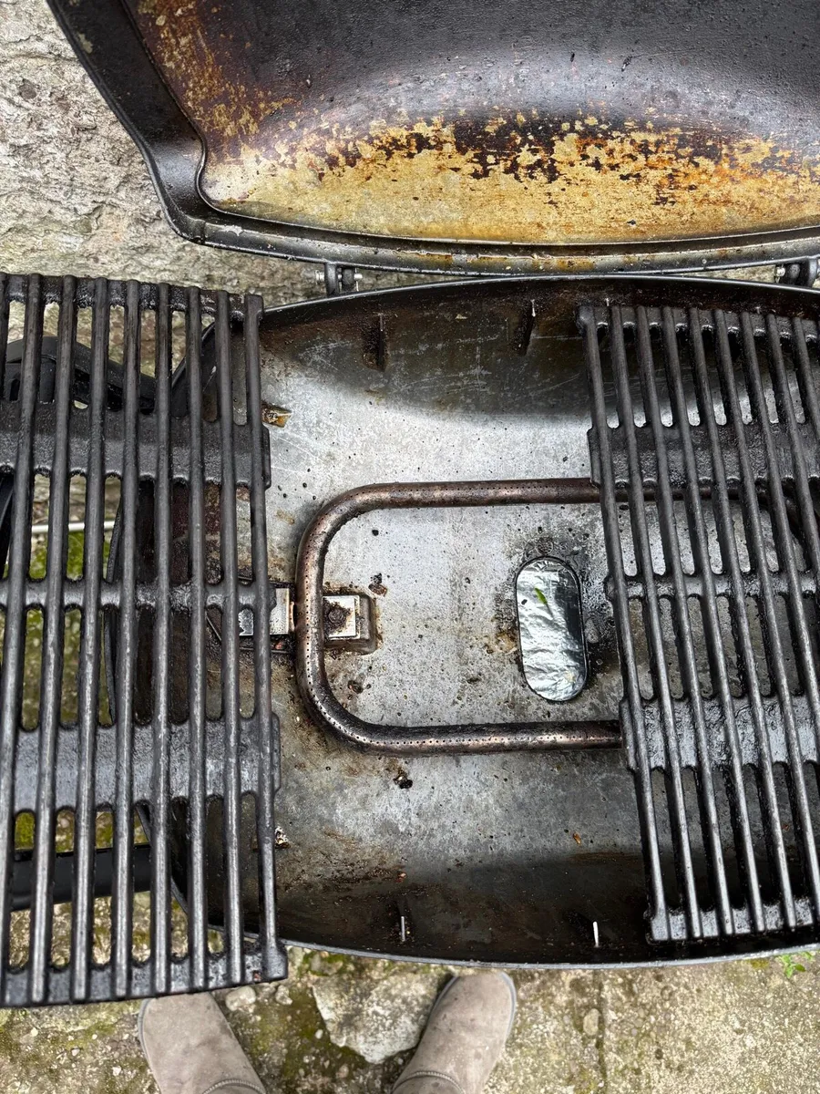 Weber BBQ Q2000 - Image 2