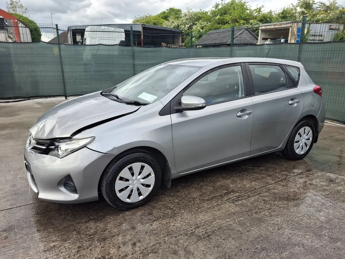 132 Toyota Auris  1.3 Petrol - Image 2