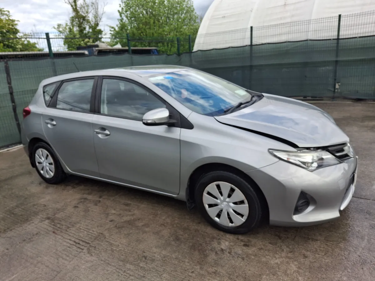132 Toyota Auris  1.3 Petrol - Image 1