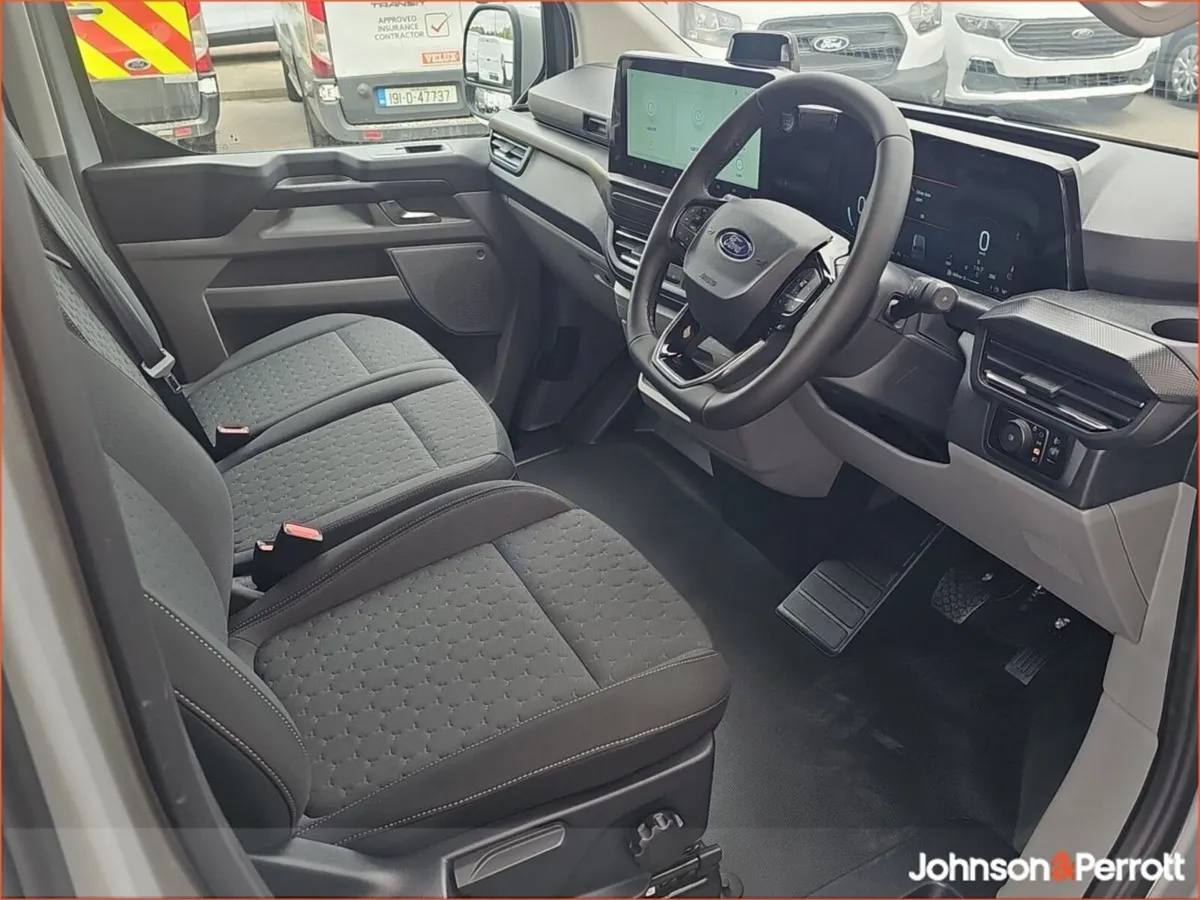 Ford Transit Custom Limited 170PS Long Wheelbase - Image 4