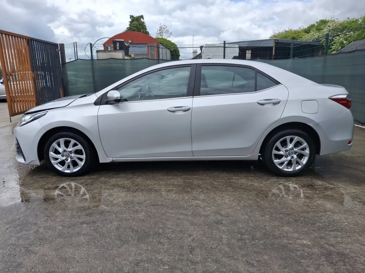 2017 Toyota Corolla  Luna  1.4 Diesel - Image 2