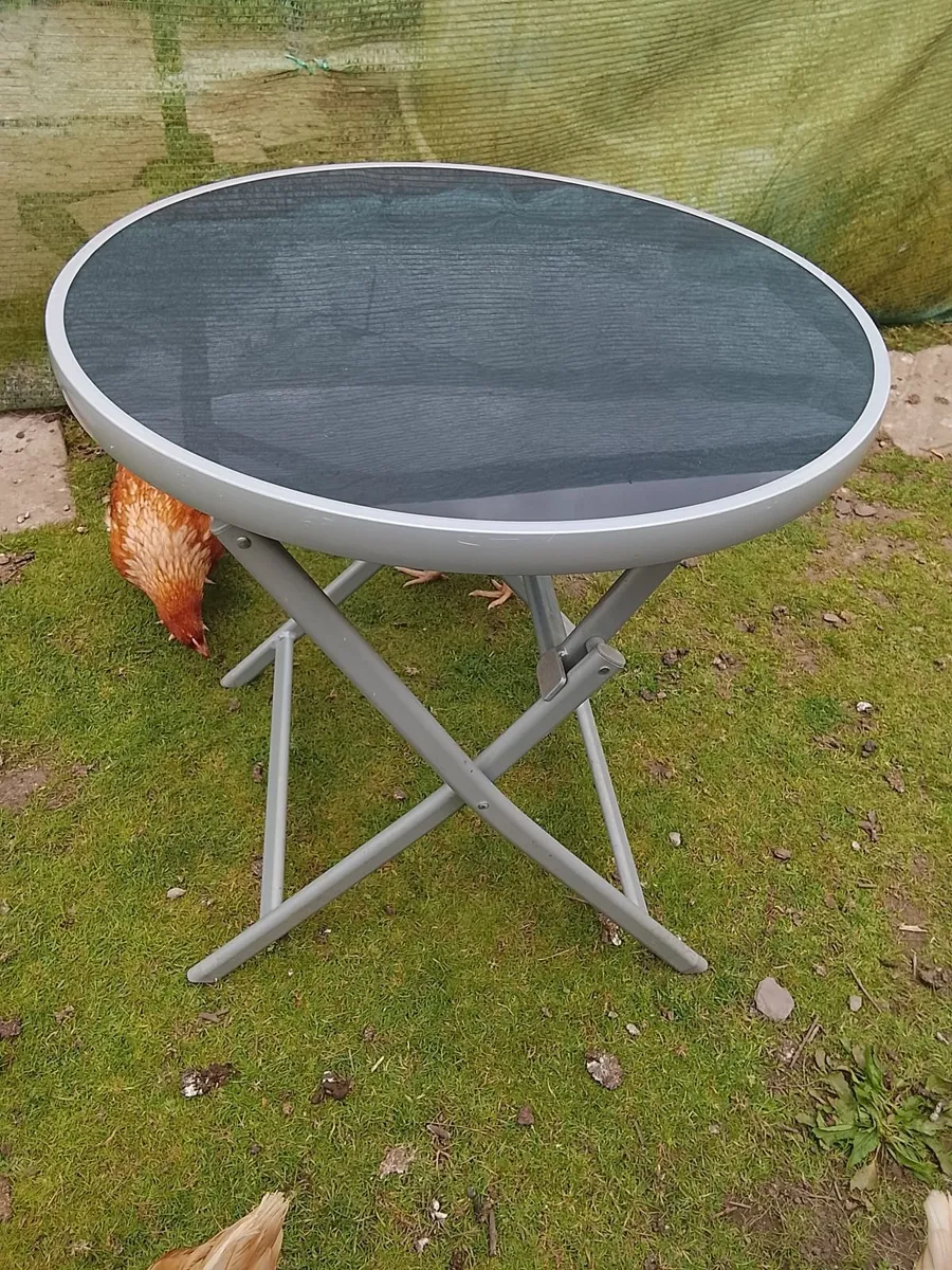 Garden table - Image 1