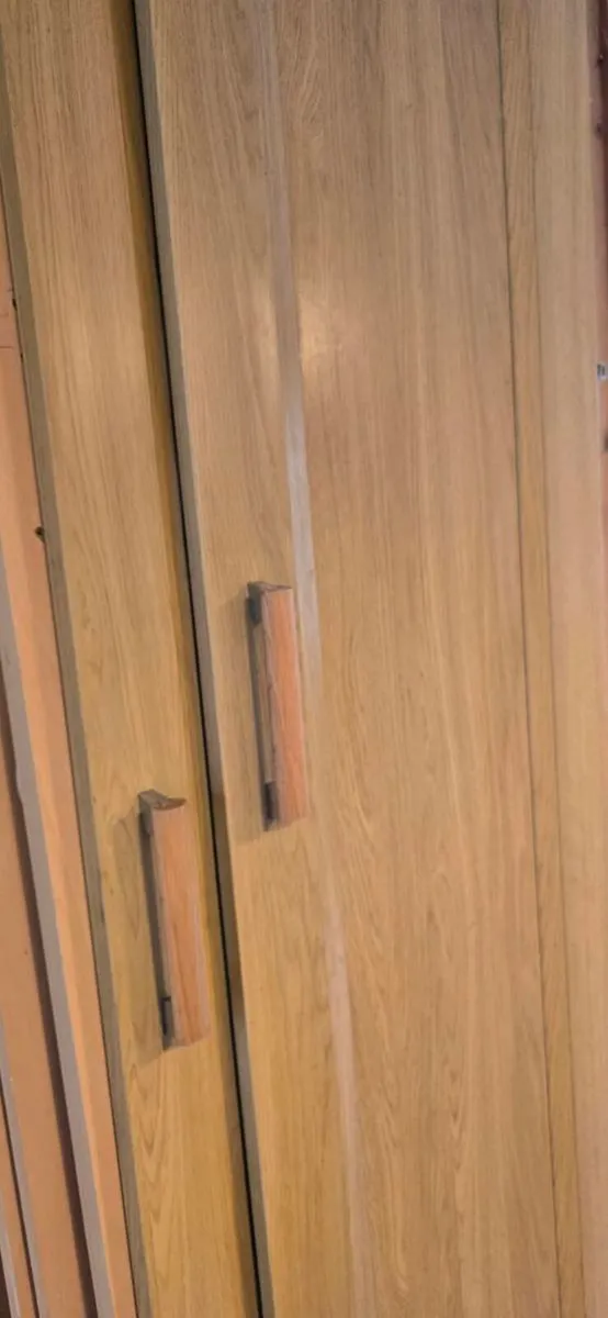 Wardrobe Doors and frame - Image 2