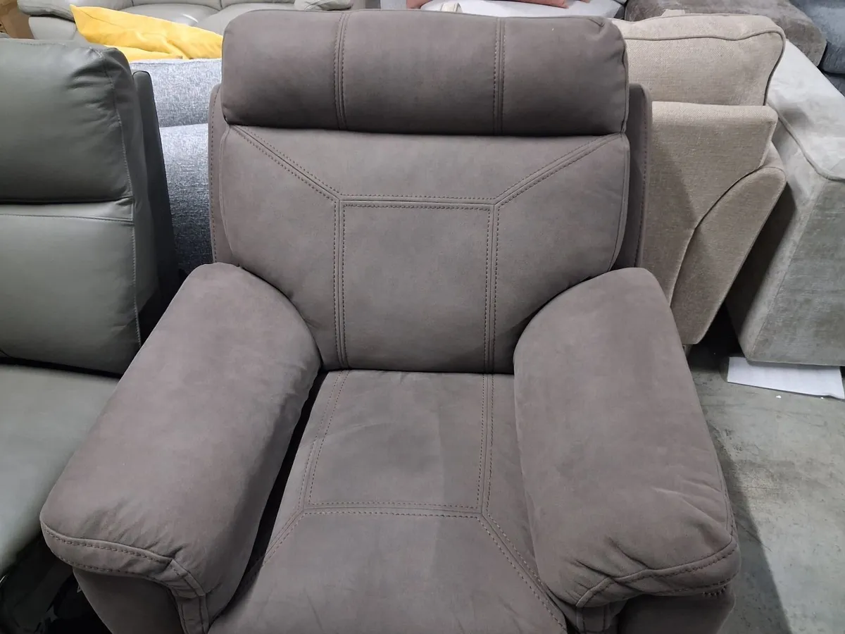 Showroom Furniture Auction - Image 1