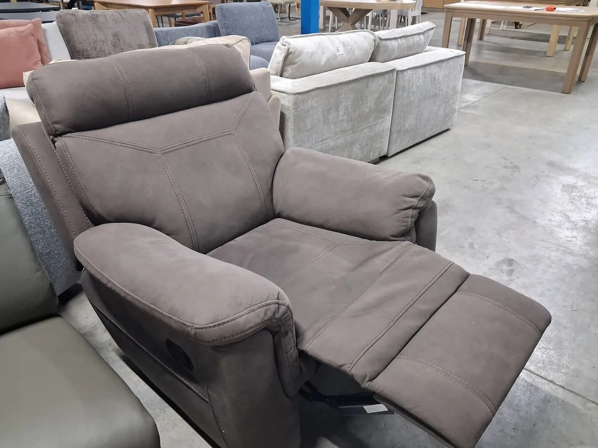 Showroom Furniture Auction - Image 3